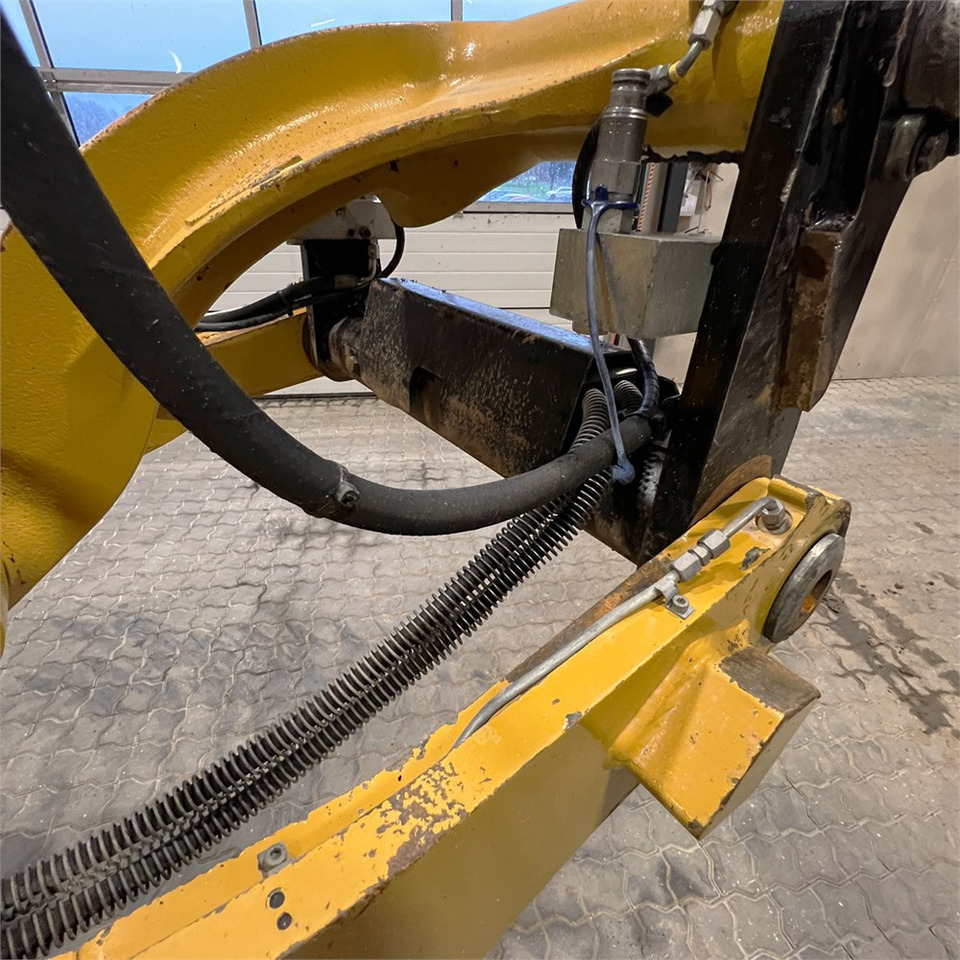 Radlader Caterpillar 906 M: das Bild 32