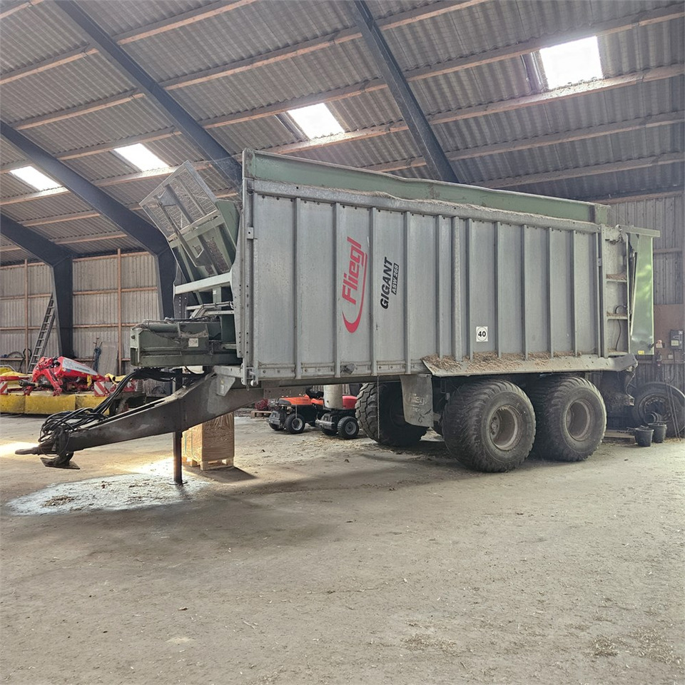 Fliegl Gigant ASW 268 - Landwirtschaftlicher Anhänger: das Bild 1 Fliegl Gigant ASW 268 - Landwirtschaftlicher Anhänger: das Bild 1