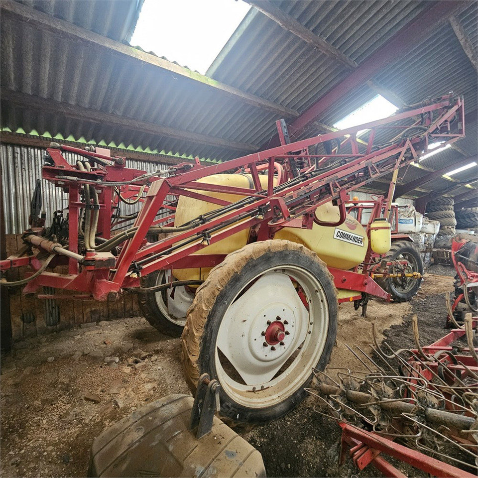 Hardi CM2 Commander 2.800 l - Pflanzenschutzspritze: das Bild 4 Hardi CM2 Commander 2.800 l - Pflanzenschutzspritze: das Bild 4