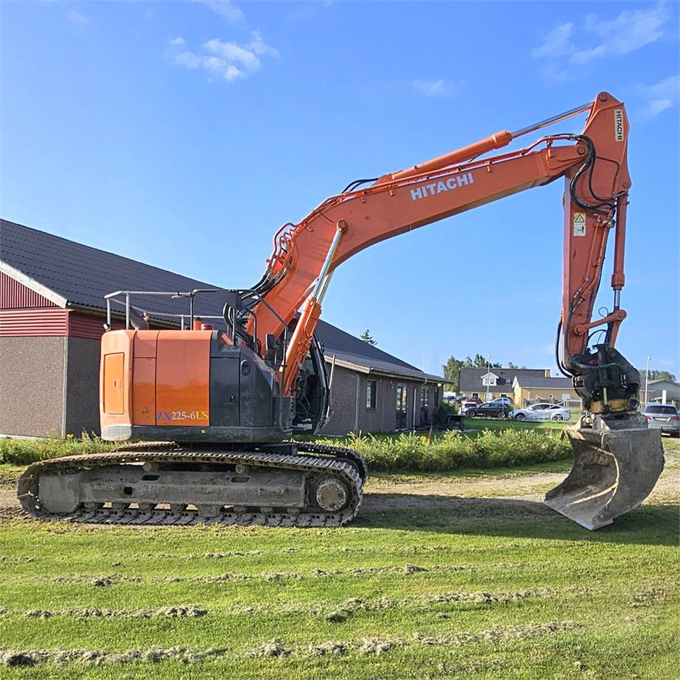 Hitachi ZX 225 - Kettenbagger: das Bild 2 Hitachi ZX 225 - Kettenbagger: das Bild 2