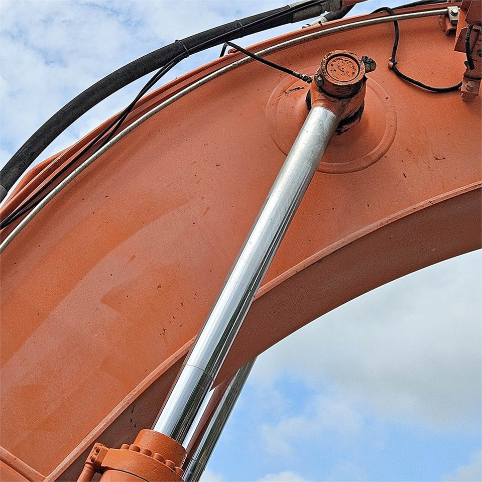 Kettenbagger Hitachi ZX210 LC-5B: das Bild 24