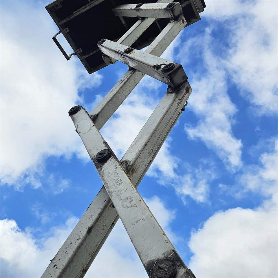 Holland Lift MONOSTAR Y-83EL16 - Scherenbühne: das Bild 5 Holland Lift MONOSTAR Y-83EL16 - Scherenbühne: das Bild 5