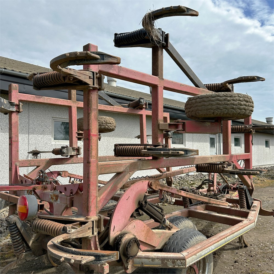 Horsch Terrano 6 FG - Grubber: das Bild 4 Horsch Terrano 6 FG - Grubber: das Bild 4