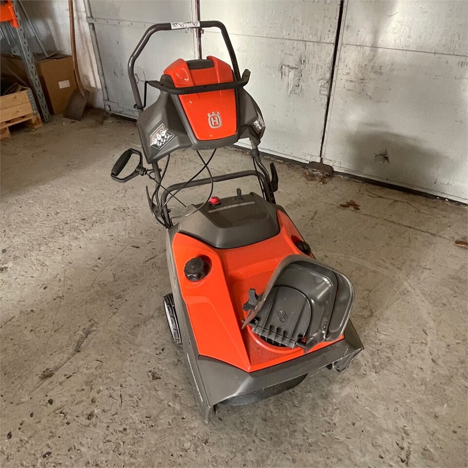 Husqvarna ST 121 E - Gartengerät: das Bild 3 Husqvarna ST 121 E - Gartengerät: das Bild 3