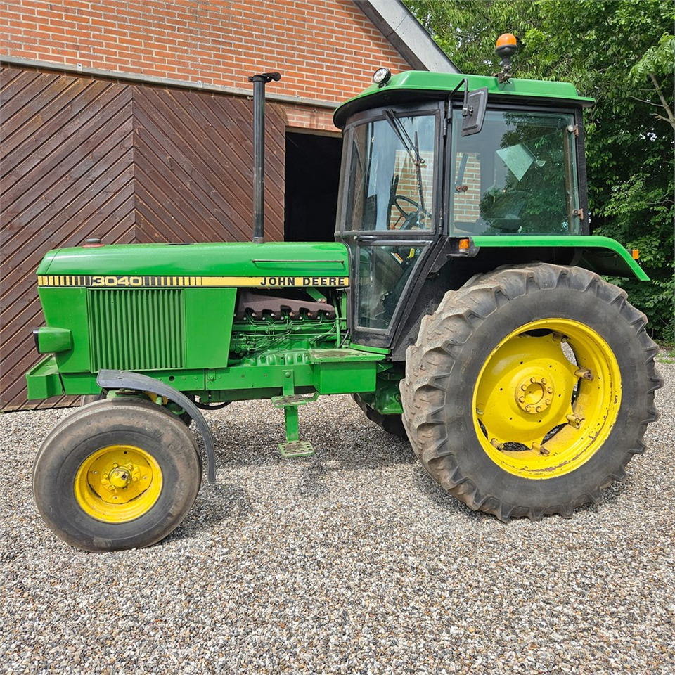 John Deere 3040 - Traktor: das Bild 2 John Deere 3040 - Traktor: das Bild 2
