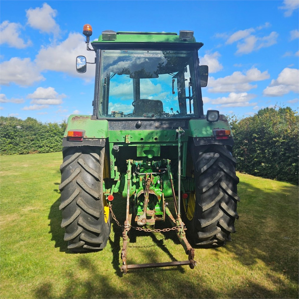John Deere 3140 - Traktor: das Bild 3 John Deere 3140 - Traktor: das Bild 3