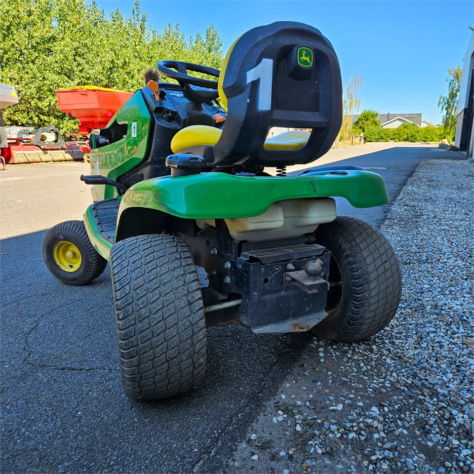 John Deere X304 - Rasenmäher: das Bild 5 John Deere X304 - Rasenmäher: das Bild 5