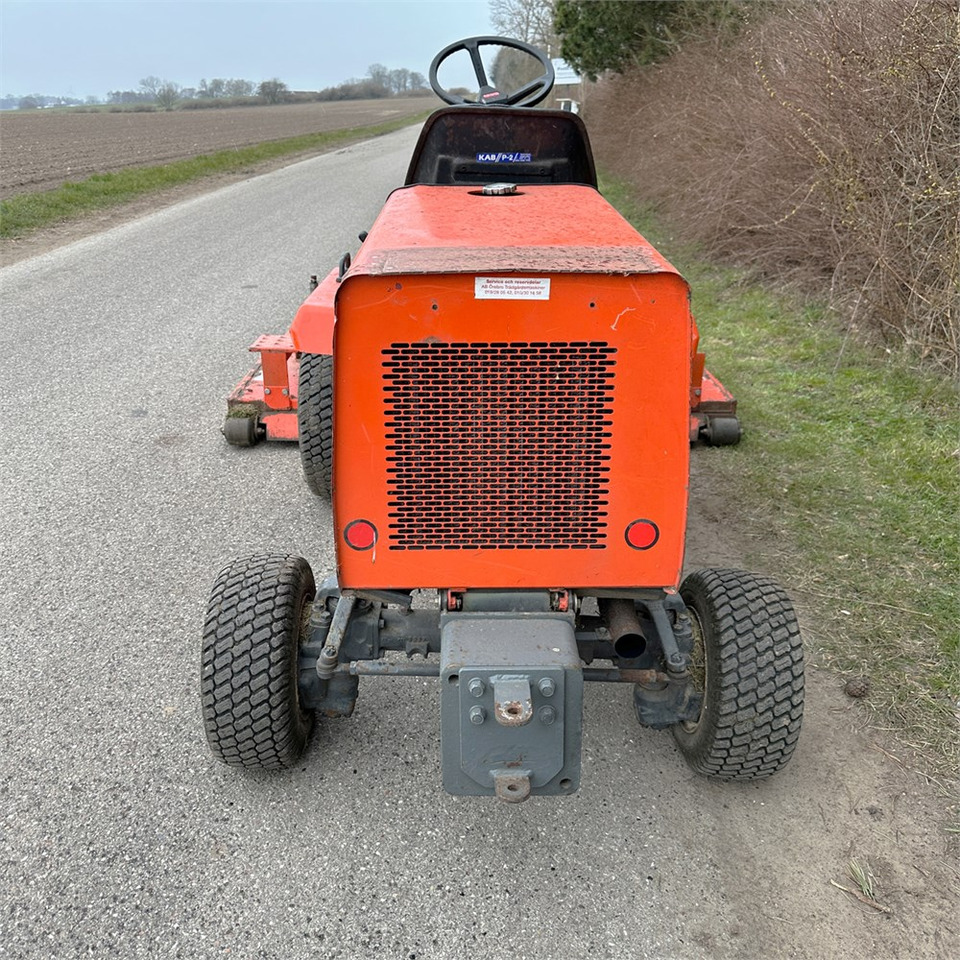 Kubota F2100 - Rasenmäher: das Bild 4 Kubota F2100 - Rasenmäher: das Bild 4