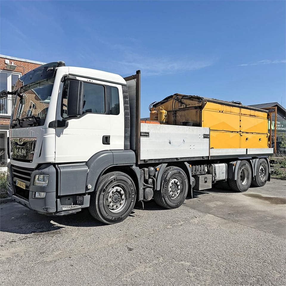 MAN TG 35. 8x2-6 BL - Pritsche LKW, Bitumenspritzmaschine: das Bild 1 MAN TG 35. 8x2-6 BL - Pritsche LKW, Bitumenspritzmaschine: das Bild 1