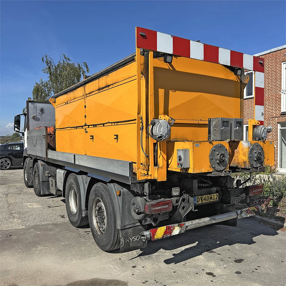 MAN TG 35. 8x2-6 BL - Pritsche LKW, Bitumenspritzmaschine: das Bild 4 MAN TG 35. 8x2-6 BL - Pritsche LKW, Bitumenspritzmaschine: das Bild 4