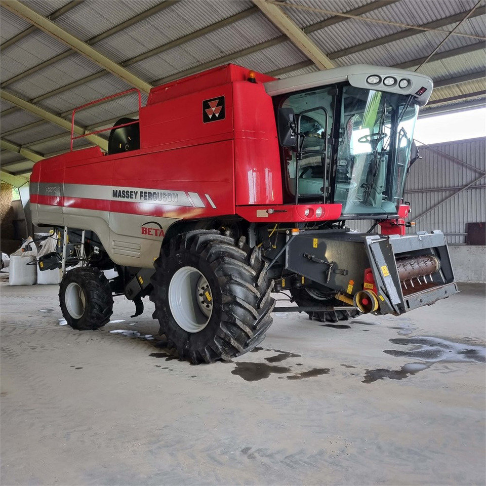 Massey Ferguson 7270 BETA - Erntemaschine: das Bild 1 Massey Ferguson 7270 BETA - Erntemaschine: das Bild 1