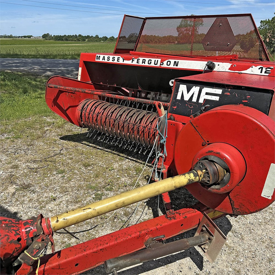 Massey Ferguson MF128 - Grünlandtechnik: das Bild 2 Massey Ferguson MF128 - Grünlandtechnik: das Bild 2