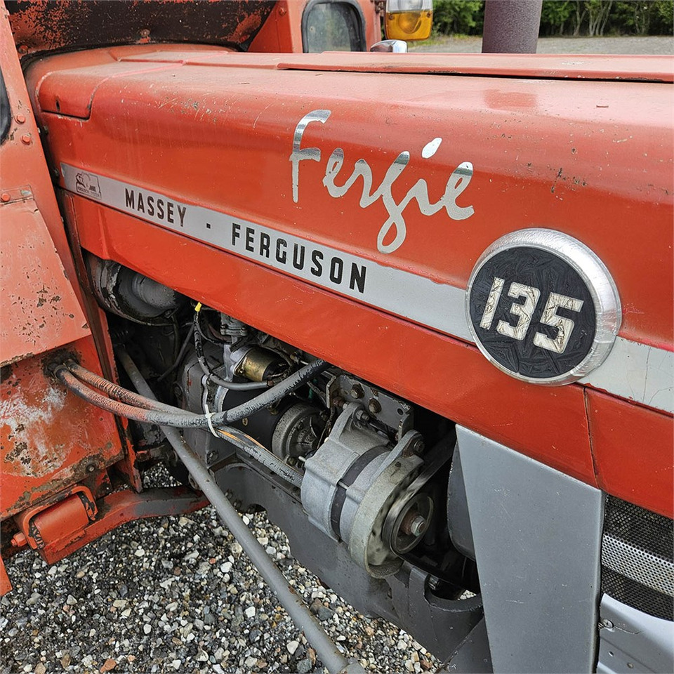 Traktor Massey Ferguson MF135: das Bild 28