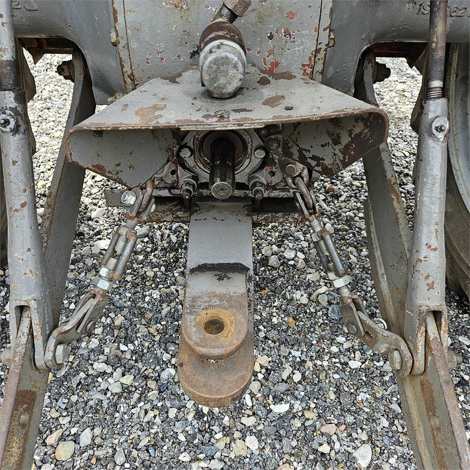 Traktor Massey Ferguson MF135: das Bild 25