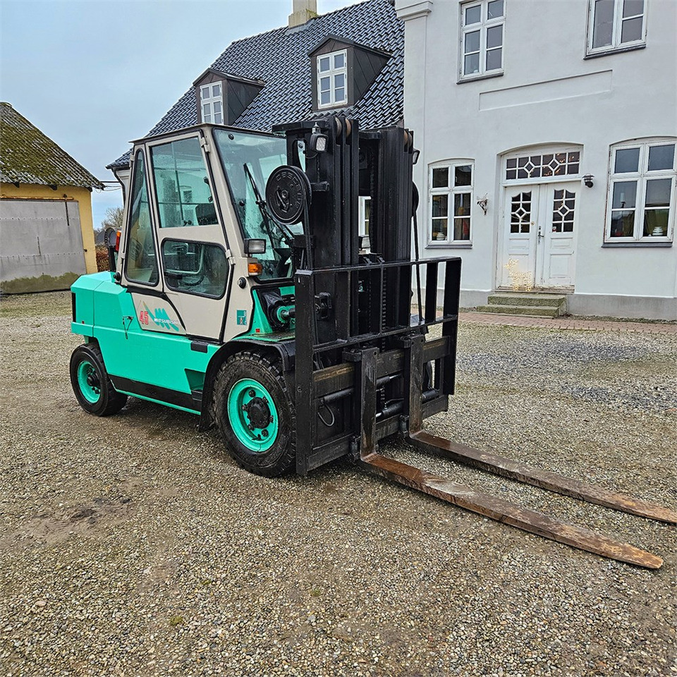 Mitsubishi FB45 - Gabelstapler: das Bild 2 Mitsubishi FB45 - Gabelstapler: das Bild 2