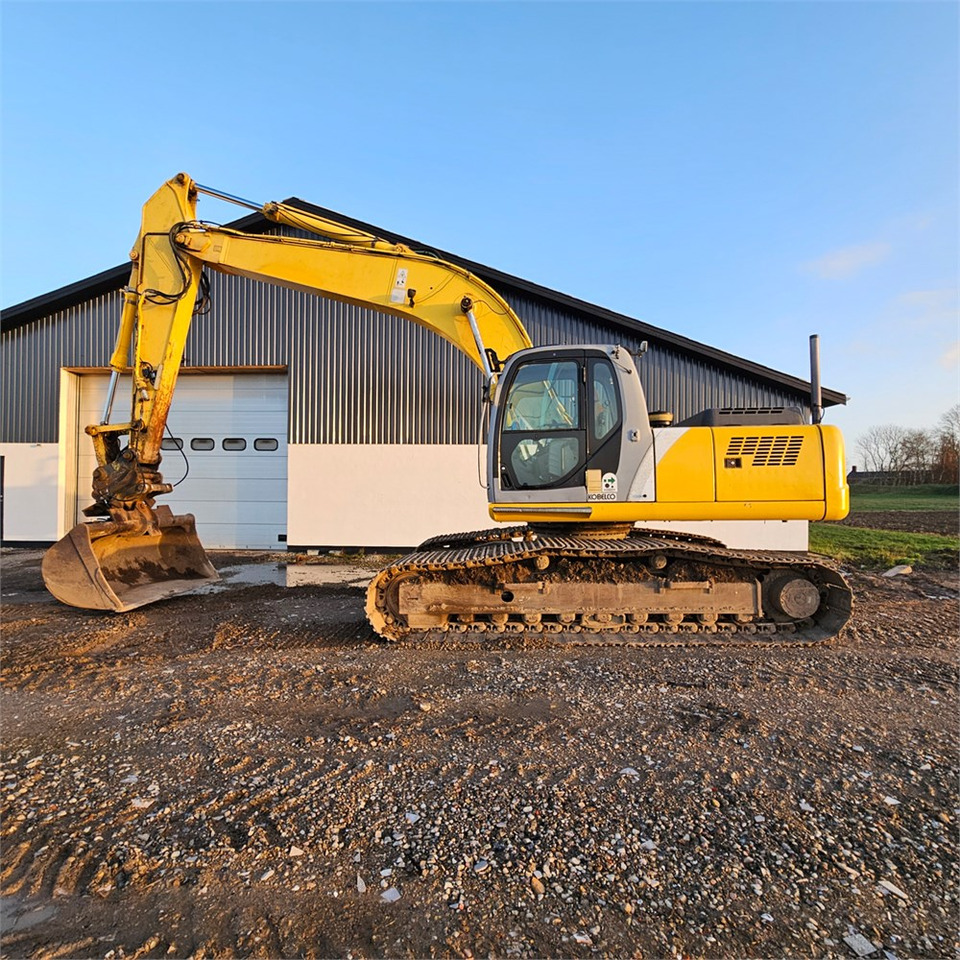 New Holland E 305 - Kettenbagger: das Bild 2 New Holland E 305 - Kettenbagger: das Bild 2