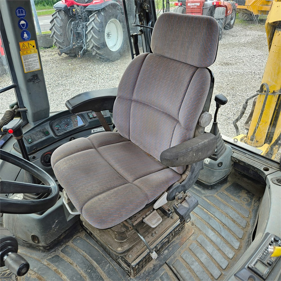 Baggerlader New Holland LB115-4PS: das Bild 11