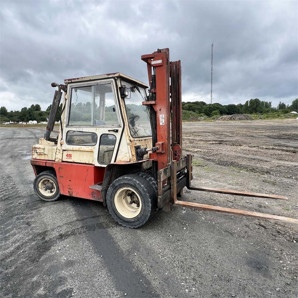 Nissan WGF 45 - Gabelstapler: das Bild 1 Nissan WGF 45 - Gabelstapler: das Bild 1