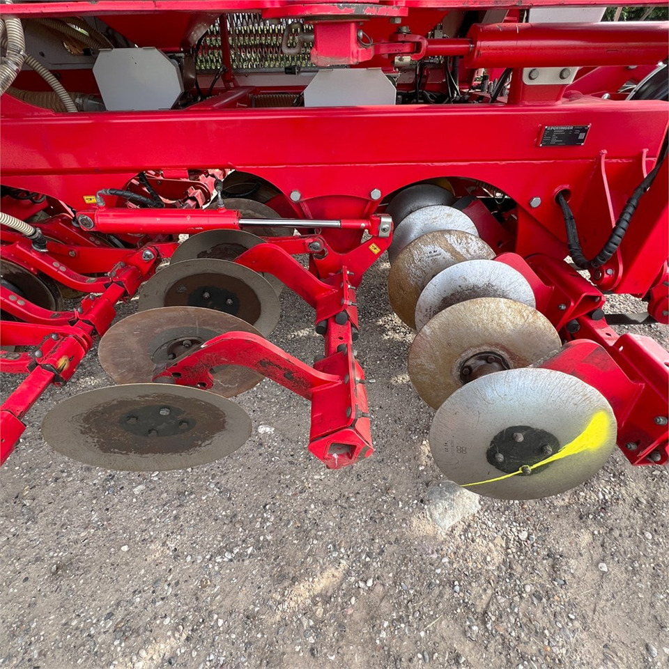 Sätechnik Pöttinger Terrasem C4 Fertilizer: das Bild 21