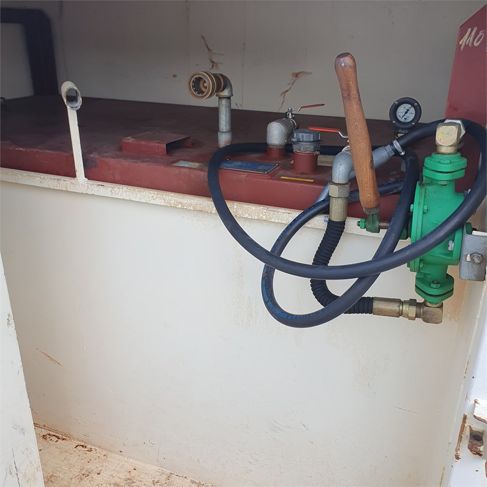 Roug A/S 2000 liter - Lagertank: das Bild 2 Roug A/S 2000 liter - Lagertank: das Bild 2