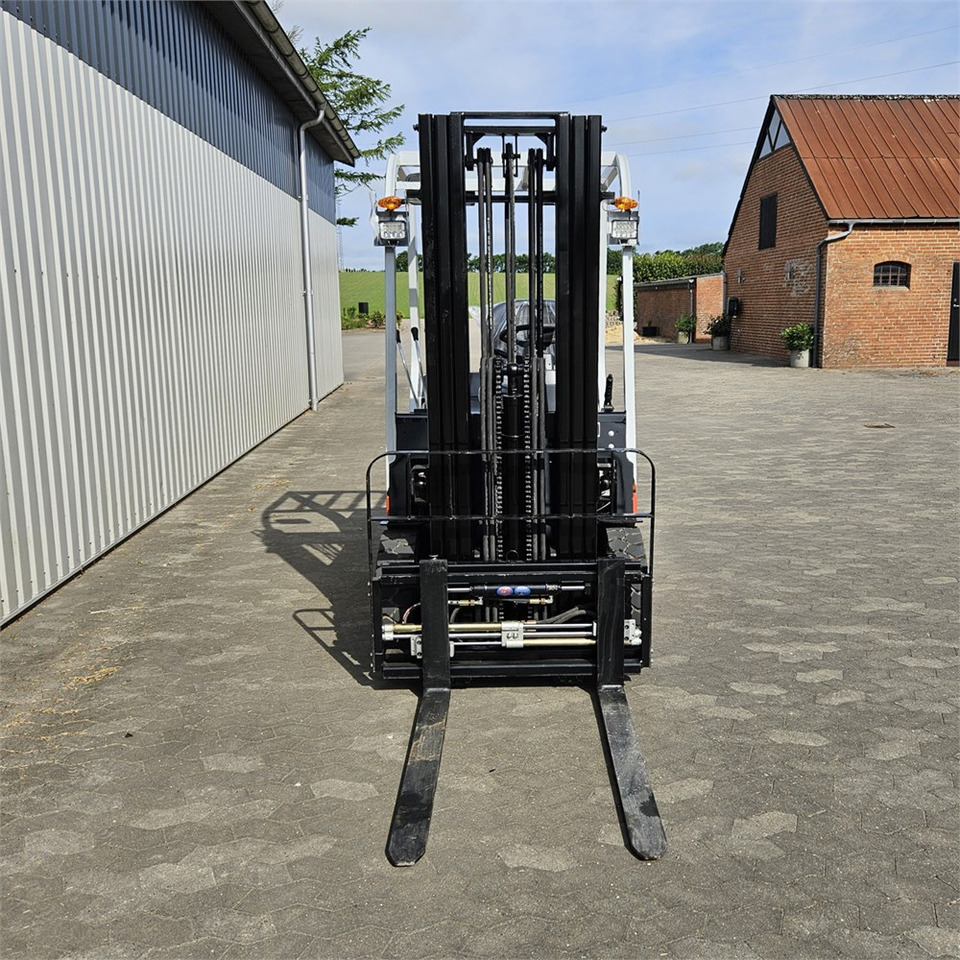Tyson CPD-20 - Gabelstapler: das Bild 4 Tyson CPD-20 - Gabelstapler: das Bild 4