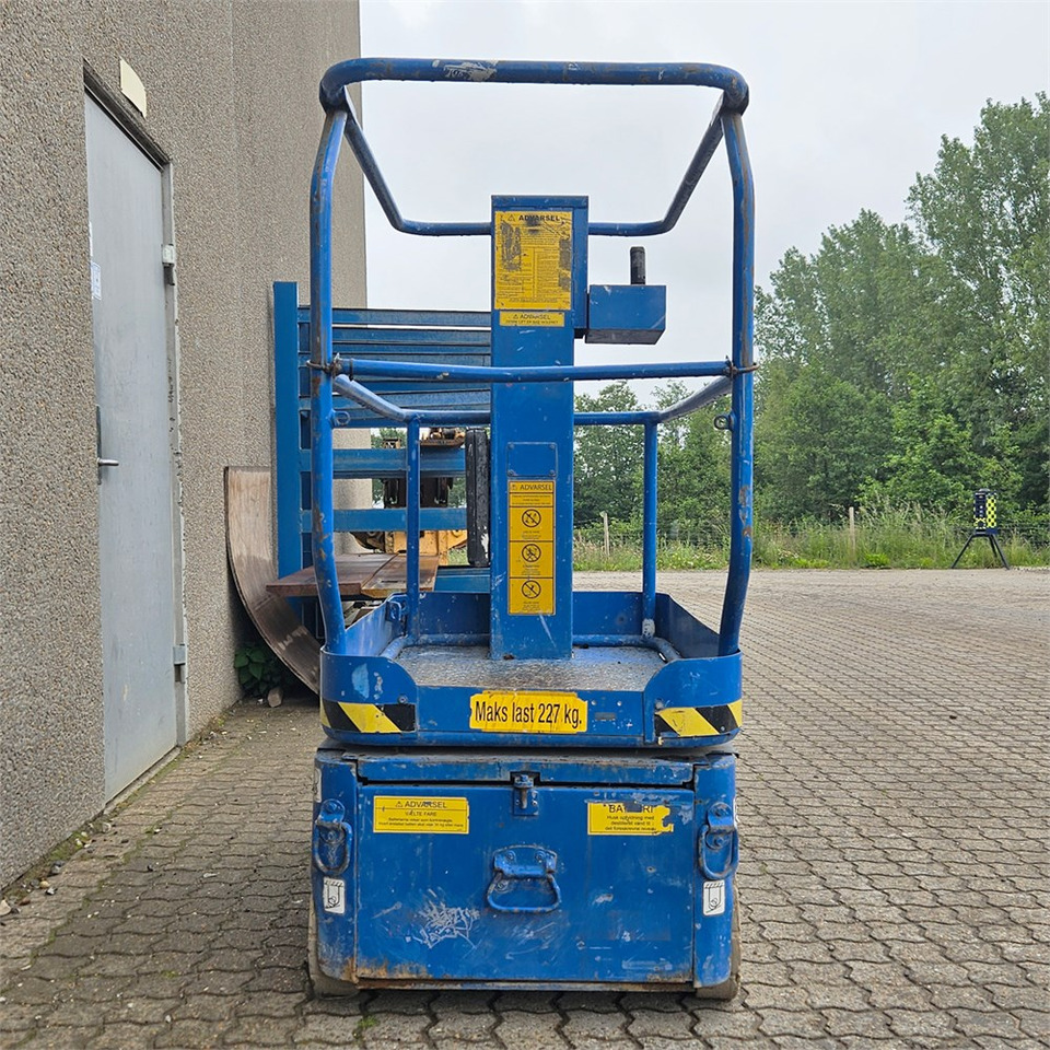 UpRight TM12 - Scherenbühne: das Bild 2 UpRight TM12 - Scherenbühne: das Bild 2