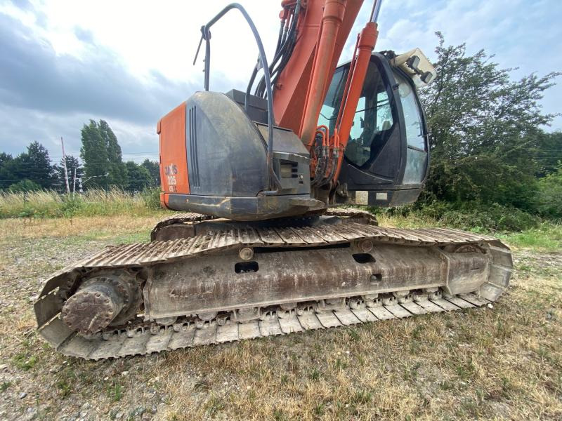 Hitachi ZX225USLC-3 - Kettenbagger: das Bild 5 Hitachi ZX225USLC-3 - Kettenbagger: das Bild 5