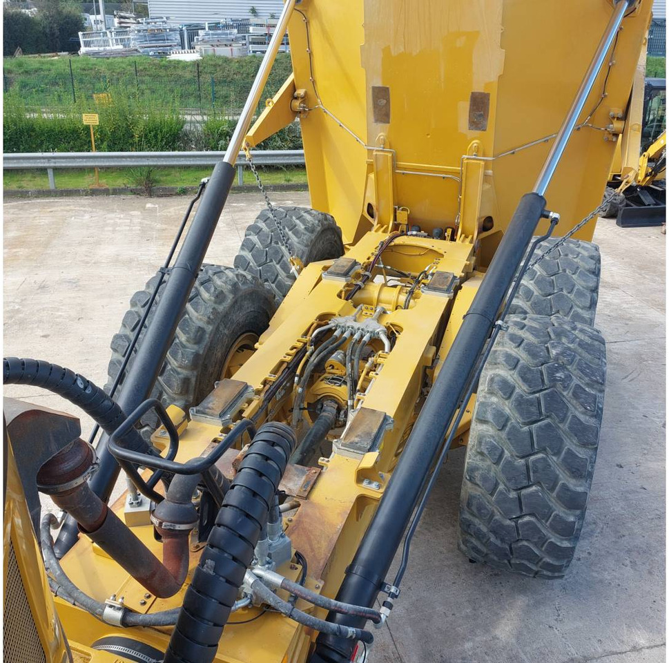 Knickgelenkter Dumper CAT 745: das Bild 11