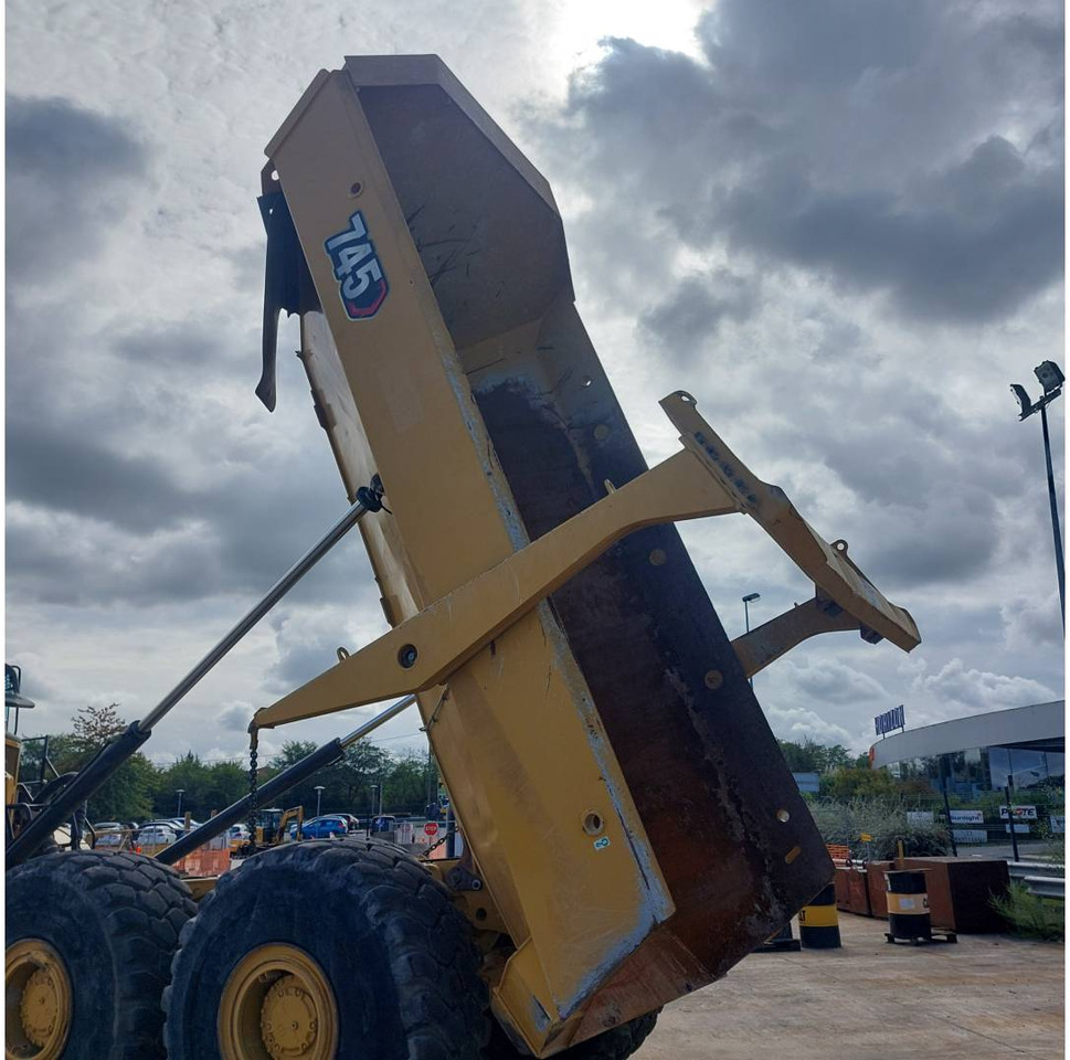 Knickgelenkter Dumper CAT 745: das Bild 17