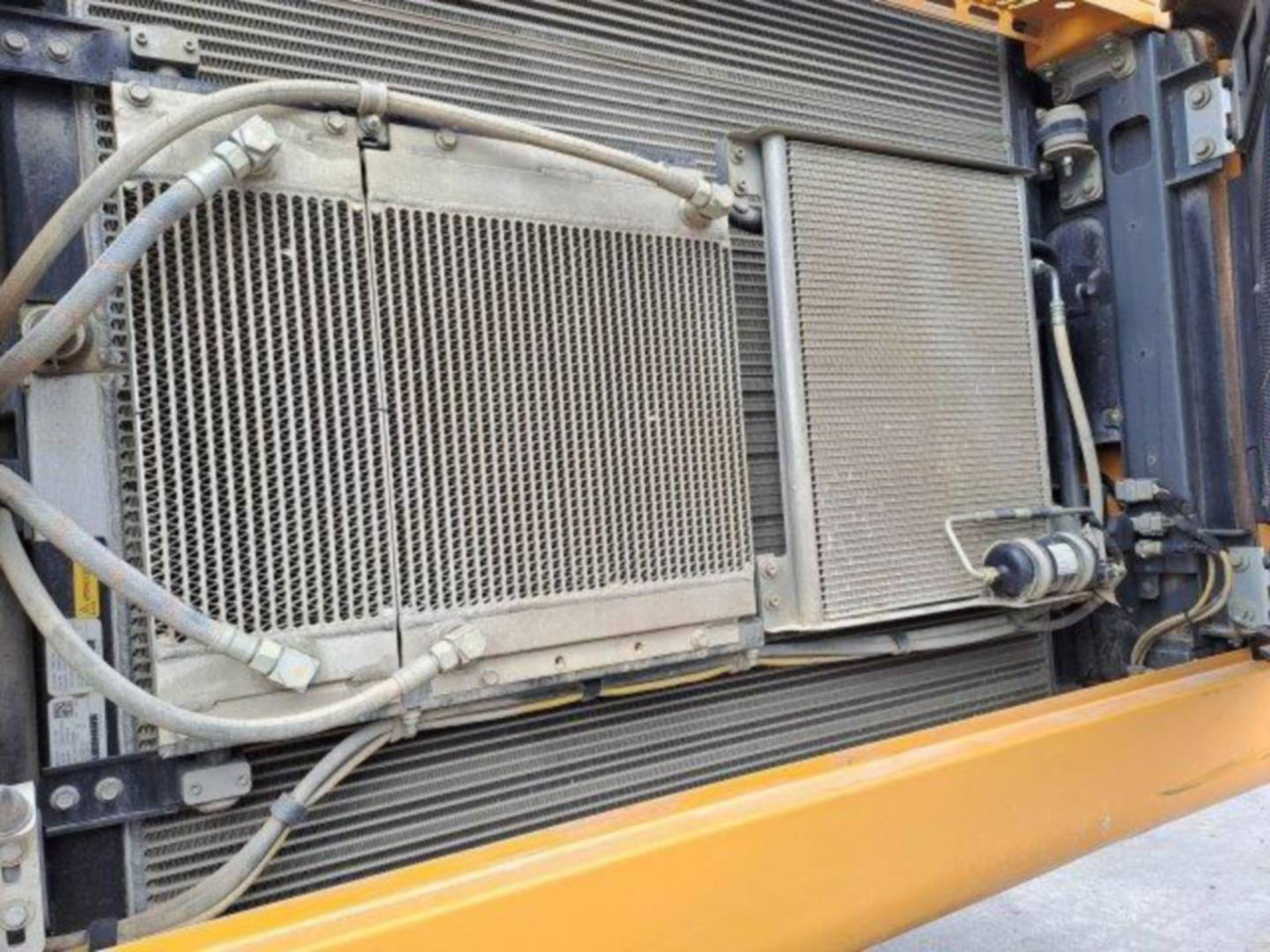 Kettenbagger LIEBHERR R946: das Bild 13