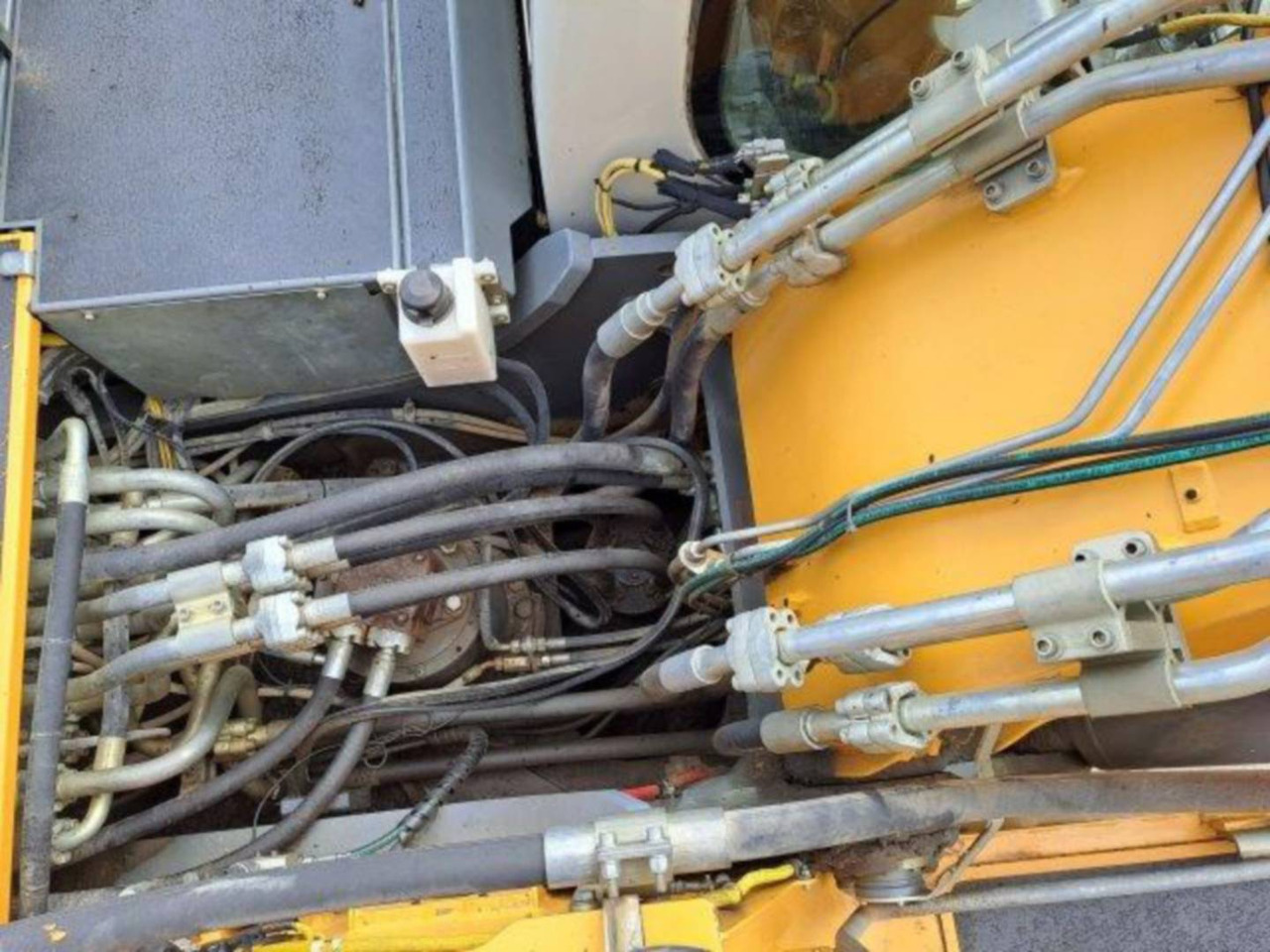Kettenbagger LIEBHERR R946: das Bild 16