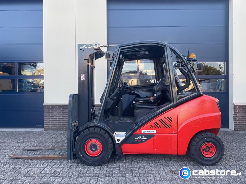 Linde H35D-02 Heftruck - Bouwjaar 2013 - Draaiuren 6892 - Diesel - Side Shift - Freelift - Doorrij hoogte 217 cm !! - Dieselstapler: das Bild 2 Linde H35D-02 Heftruck - Bouwjaar 2013 - Draaiuren 6892 - Diesel - Side Shift - Freelift - Doorrij hoogte 217 cm !! - Dieselstapler: das Bild 2