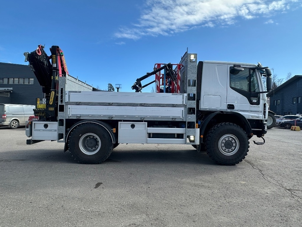 Iveco Eurocargo ML150E28 4x4 sähkölaitos varustein - Autokran: das Bild 4 Iveco Eurocargo ML150E28 4x4 sähkölaitos varustein - Autokran: das Bild 4