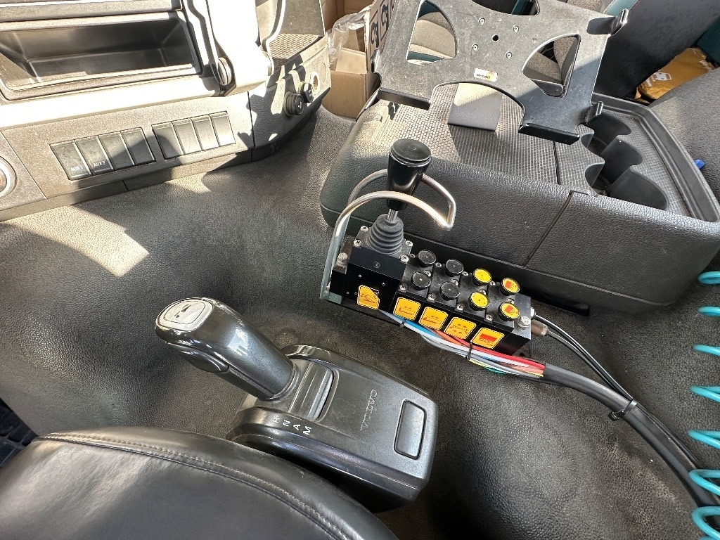 Abrollkipper Volvo FM 420 8x2/4: das Bild 15