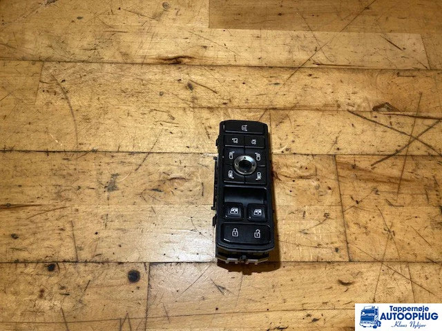 Scania 2569026 – Scania door trim panel - Elektrische Ausrüstung für LKW: das Bild 1 Scania 2569026 – Scania door trim panel - Elektrische Ausrüstung für LKW: das Bild 1