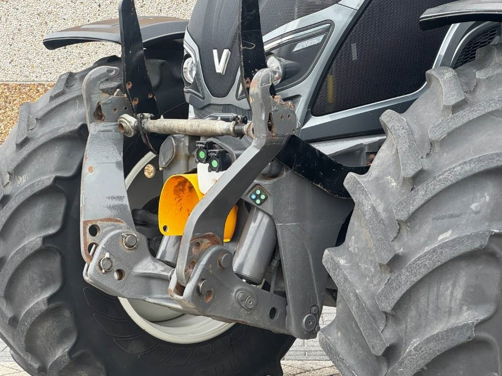 Valtra N174D, Frontlinkage + PTO, Frontloader, 3846 hours - Traktor: das Bild 4 Valtra N174D, Frontlinkage + PTO, Frontloader, 3846 hours - Traktor: das Bild 4