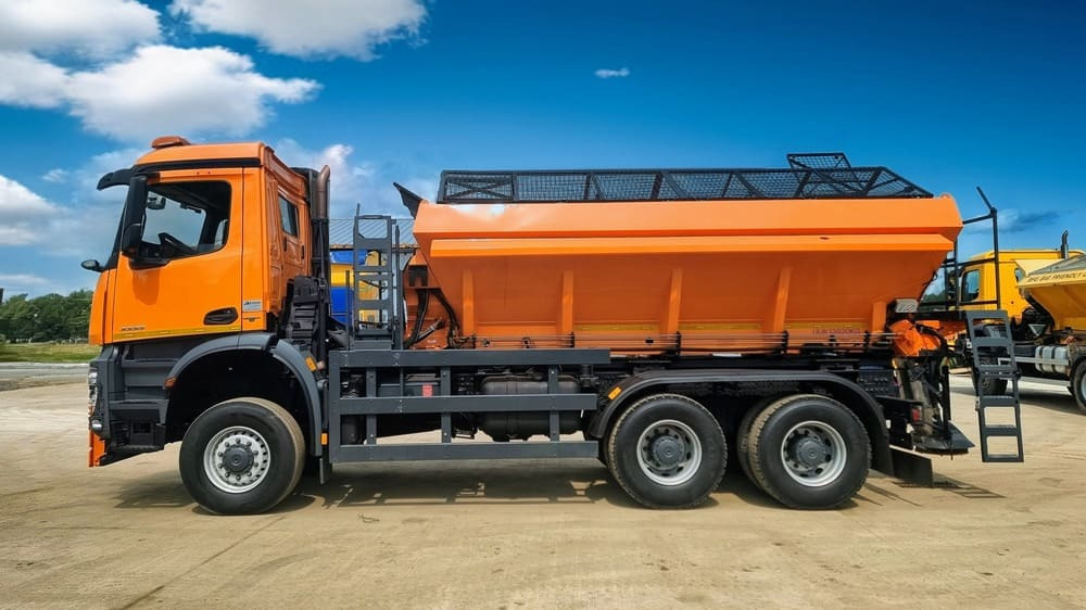 Mercedes-Benz AROCS 3333 6x6 - LKW: das Bild 2 Mercedes-Benz AROCS 3333 6x6 - LKW: das Bild 2