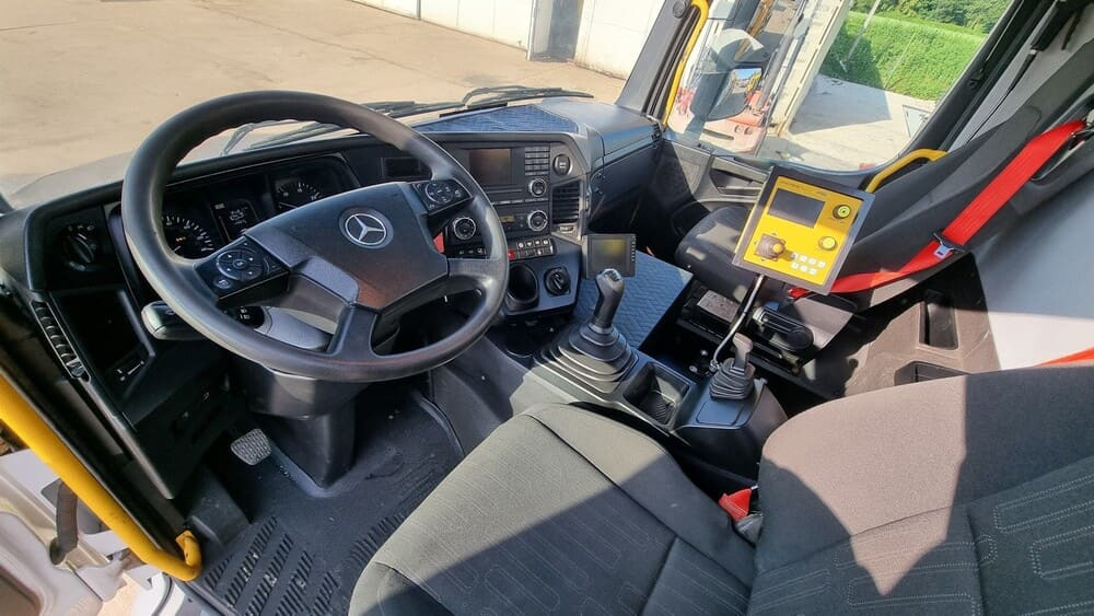 MERCEDES-BENZ AROCS 3243 8x4 | Euro 6 | Piaskarko Solarka Econ 12m³ - Schneeräumfahrzeug: das Bild 3 MERCEDES-BENZ AROCS 3243 8x4 | Euro 6 | Piaskarko Solarka Econ 12m³ - Schneeräumfahrzeug: das Bild 3
