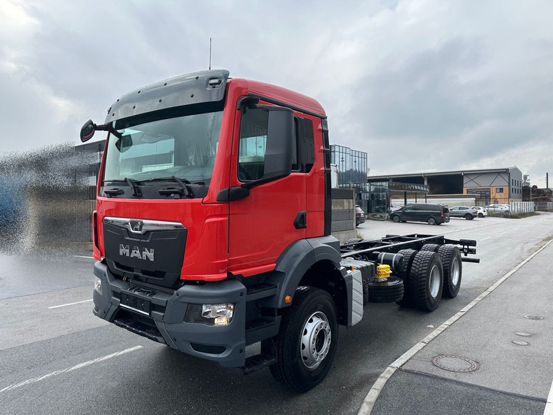 MAN TGS 33.400 6X4 BB CH - Fahrgestell LKW: das Bild 2 MAN TGS 33.400 6X4 BB CH - Fahrgestell LKW: das Bild 2