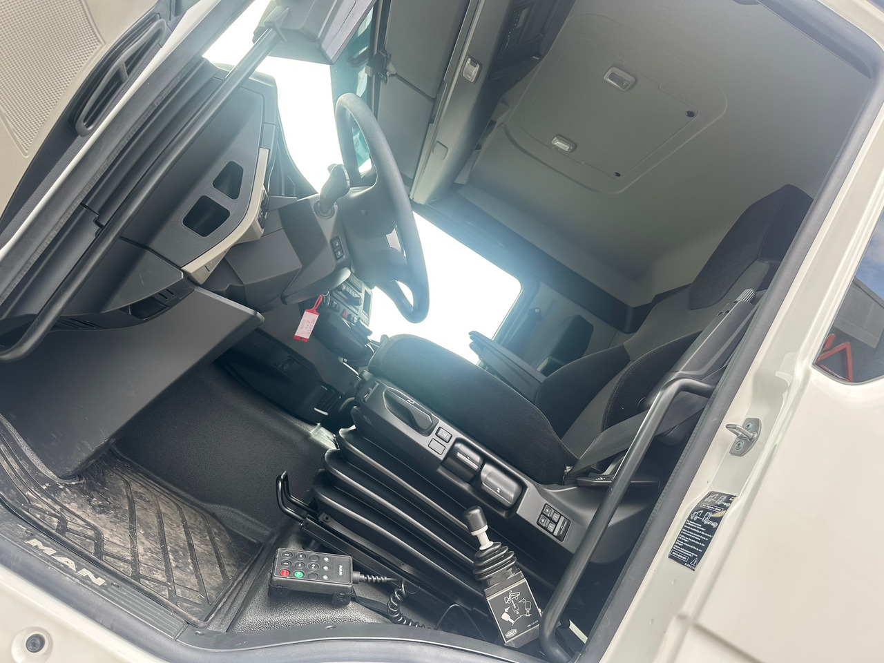 MAN TGS 33.520 6X6 Hydrodrive Kiphidraulika - Sattelzugmaschine: das Bild 5 MAN TGS 33.520 6X6 Hydrodrive Kiphidraulika - Sattelzugmaschine: das Bild 5