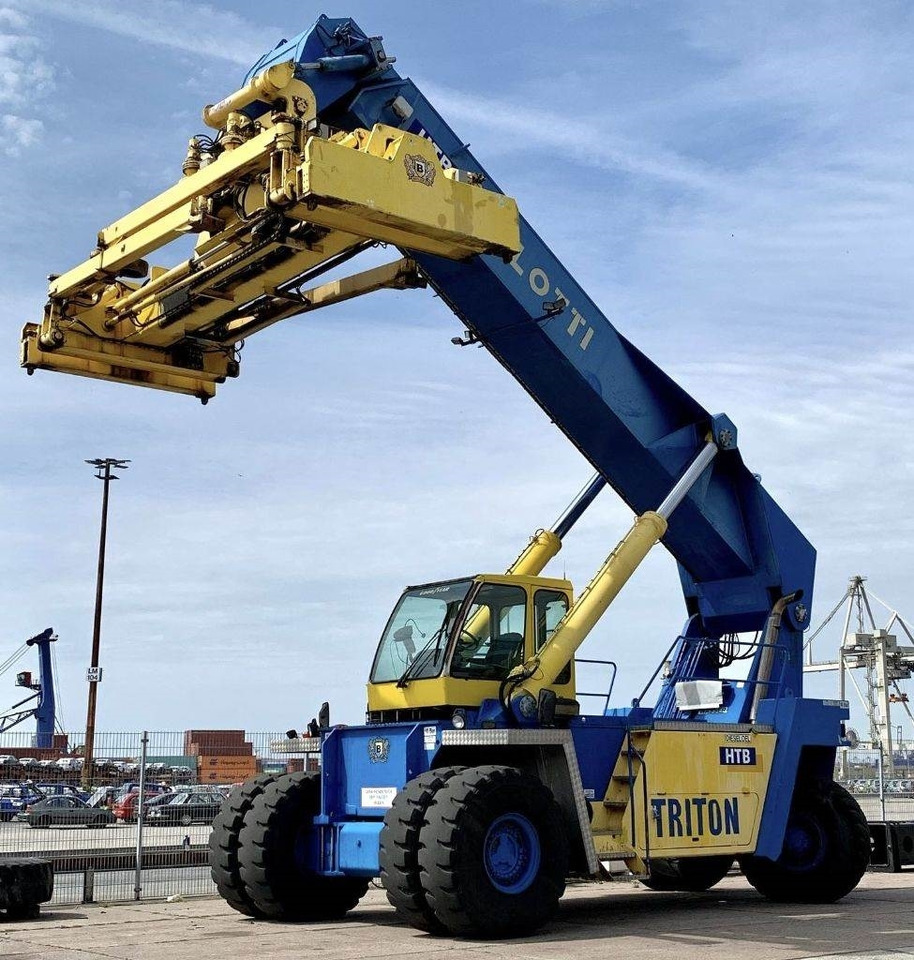 Belotti Triton 45.23 - Reach stacker: das Bild 1 Belotti Triton 45.23 - Reach stacker: das Bild 1