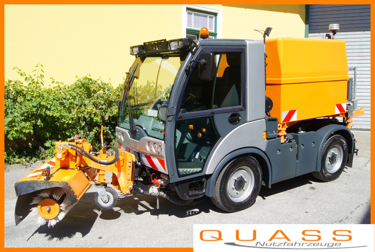 MULTICAR TREMO X56 Carrier CS/4x4/Euro 5/Besen/Wasserfass - Kehrmaschine: das Bild 1 MULTICAR TREMO X56 Carrier CS/4x4/Euro 5/Besen/Wasserfass - Kehrmaschine: das Bild 1