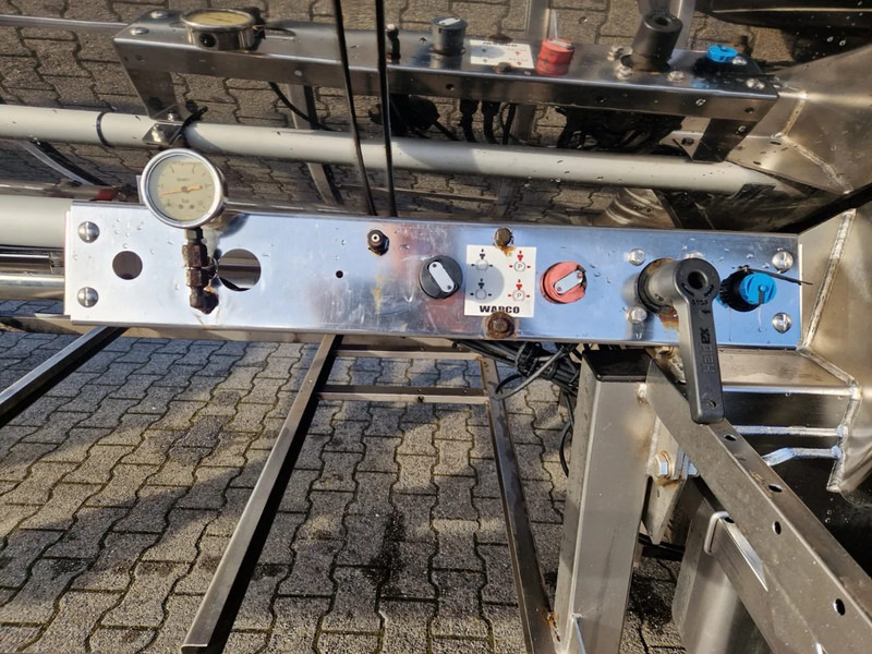 Tankauflieger Feldbinder 38000 liter 3 kamer tankoplegger met CIP Leiding: das Bild 11