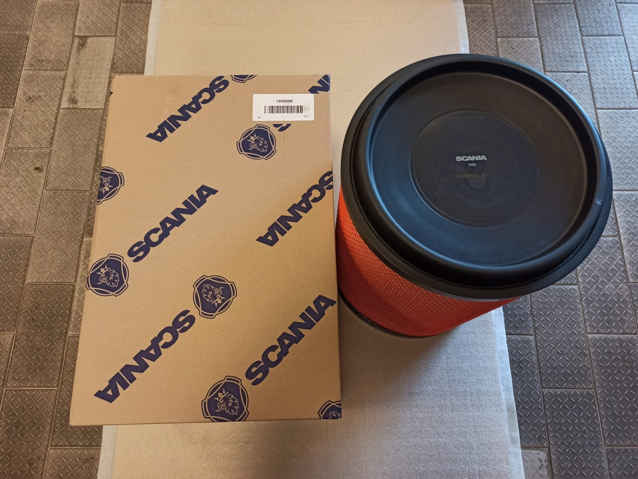 SCANIA AIR FILTER - 1869988 - Luftfilter für LKW: das Bild 1 SCANIA AIR FILTER - 1869988 - Luftfilter für LKW: das Bild 1
