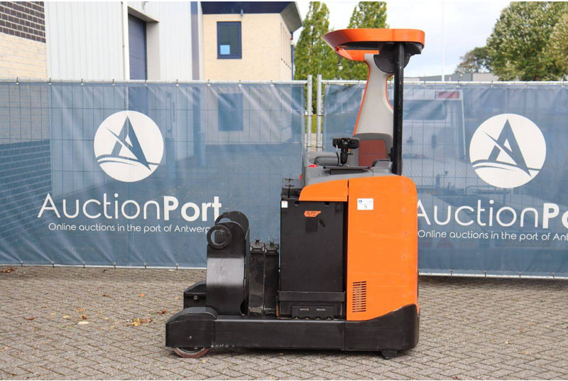 BT - Schubmaststapler: das Bild 2 BT - Schubmaststapler: das Bild 2