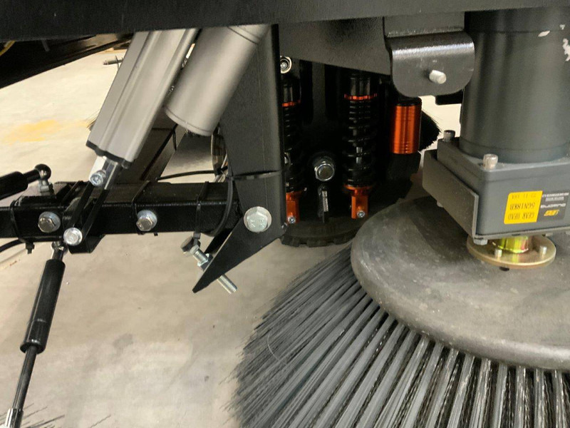 NEU: Kehrmaschine Daewoo DAS100: das Bild 8
