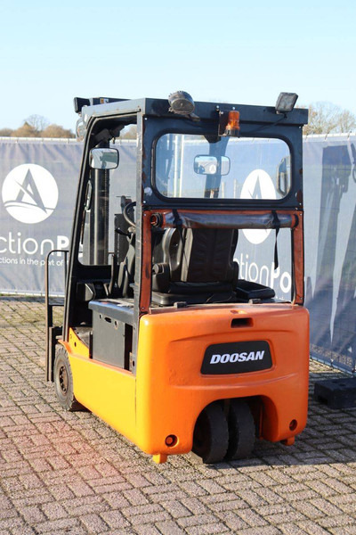 Doosan B15T-5 - Elektrostapler: das Bild 4 Doosan B15T-5 - Elektrostapler: das Bild 4