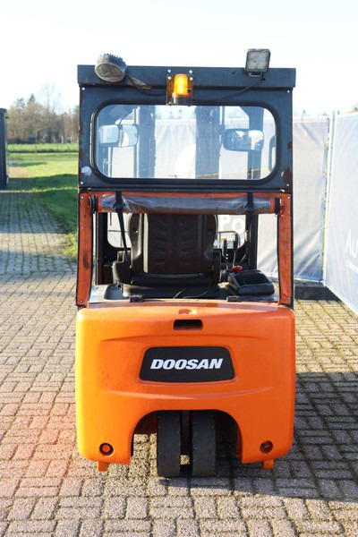 Doosan B15T-5 - Elektrostapler: das Bild 5 Doosan B15T-5 - Elektrostapler: das Bild 5