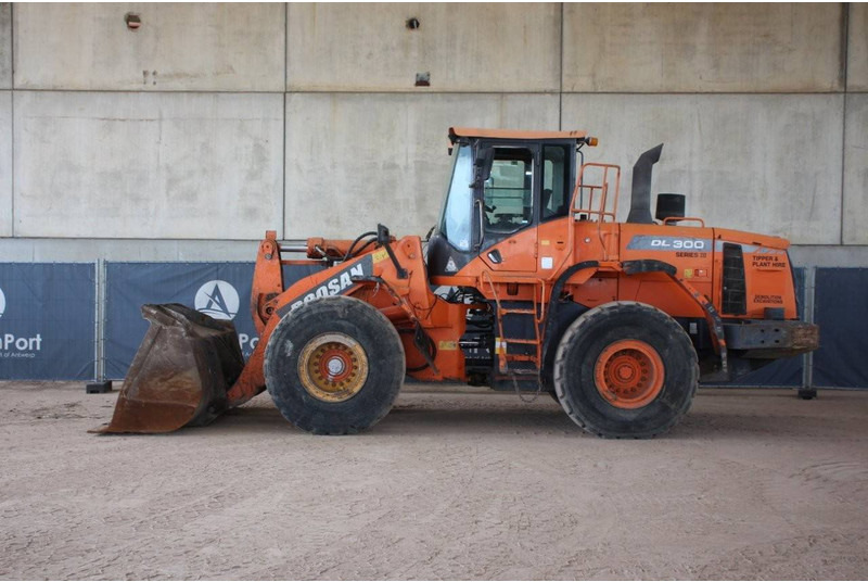 Doosan DL300 Series III - Radlader: das Bild 2 Doosan DL300 Series III - Radlader: das Bild 2