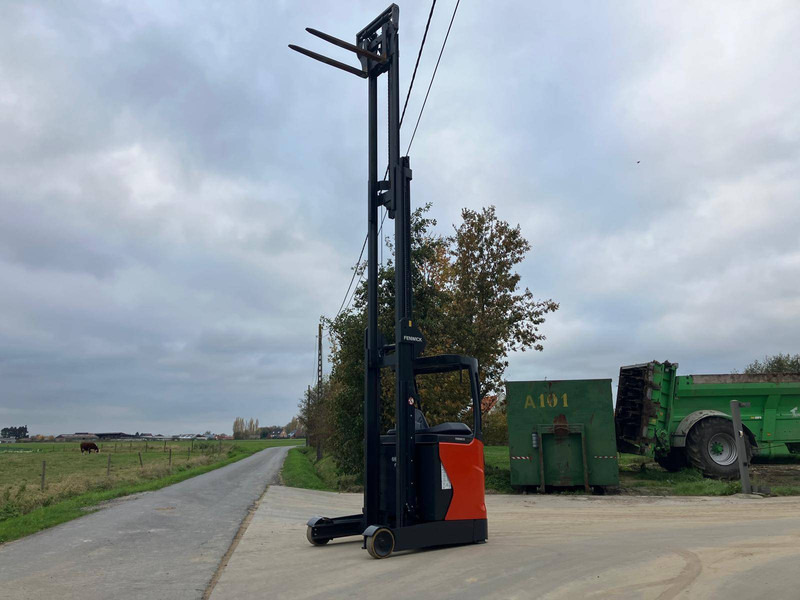 Fenwick Fenwick-Linde R14-01 - Schubmaststapler: das Bild 1 Fenwick Fenwick-Linde R14-01 - Schubmaststapler: das Bild 1